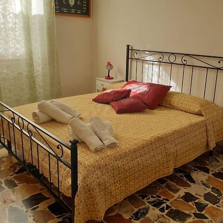Casa Indipendente Zona Centrale La Maddalena  Kültér fotó