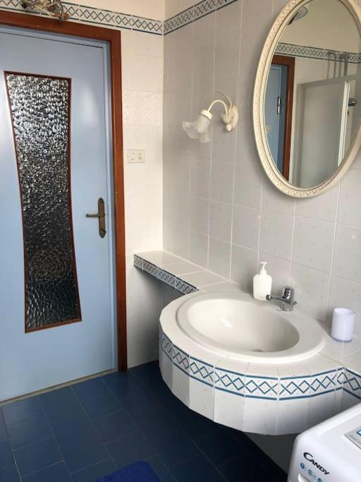 Casa Indipendente Zona Centrale La Maddalena  Kültér fotó