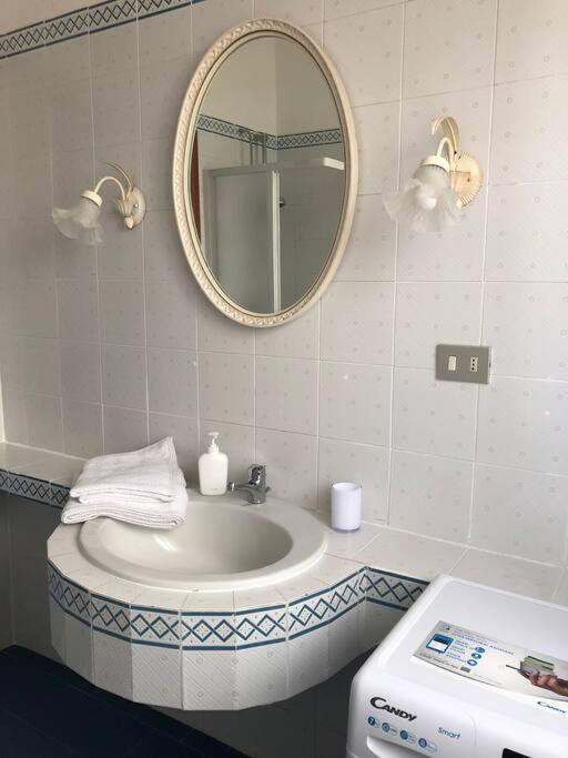 Casa Indipendente Zona Centrale La Maddalena  Kültér fotó